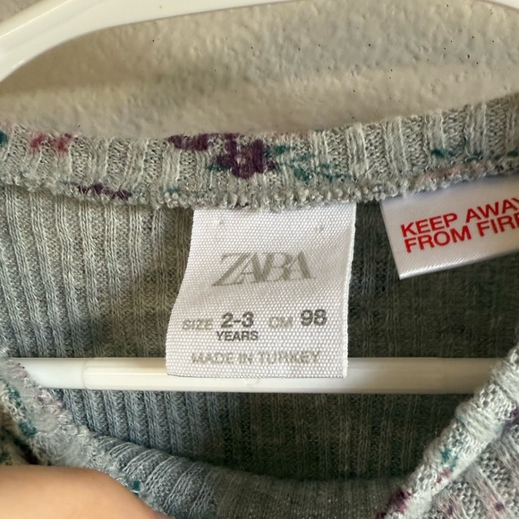 Zara Ribber Floral Ruffle Sleeve Sweater - Picture 2 of 2